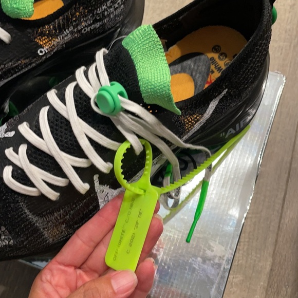 Nike Off-White Air Zoom Tempo - Picture 4 of 7